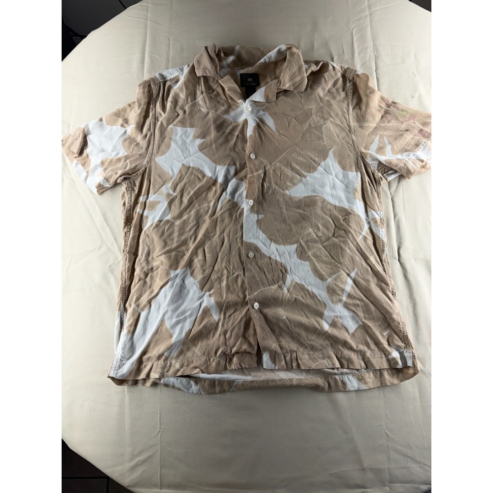 H&M Men's Medium Beige Tropical Leaf Camp Shirt Short Sleeve Button Up Casual